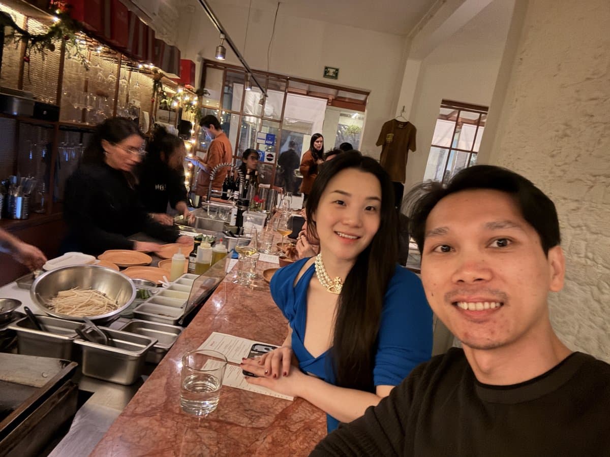 mony_eats founder dining out